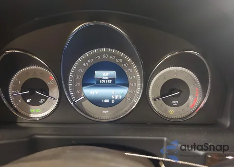 2015 Mercedes-Benz Glk 350 4Matic z USA, uszkodzony, nr VIN WDCGG8JB9FG418642